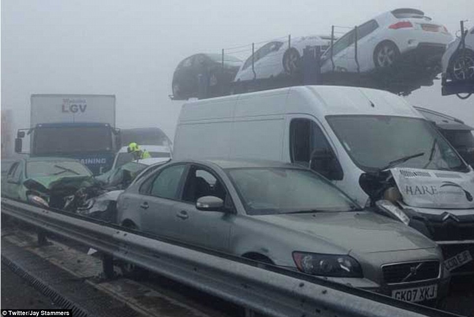 article-2412099-1BA24310000005DC-621_964x645