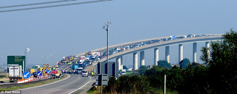 article-2412099-1BA24C17000005DC-726_964x385