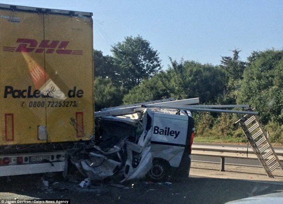 article-2412099-1BA2626A000005DC-534_964x695