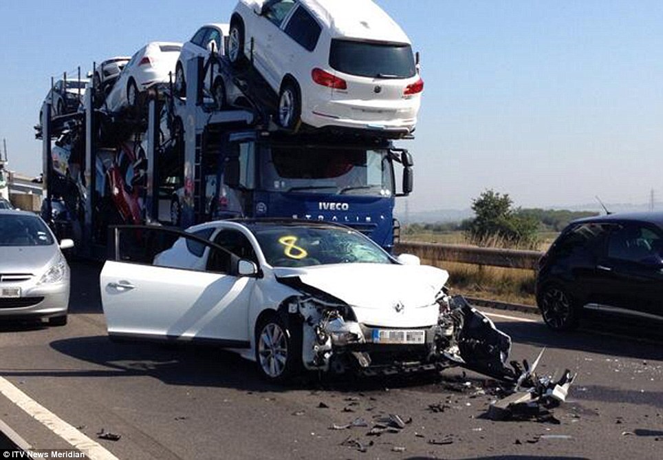 article-2412099-1BA26A4D000005DC-752_964x668